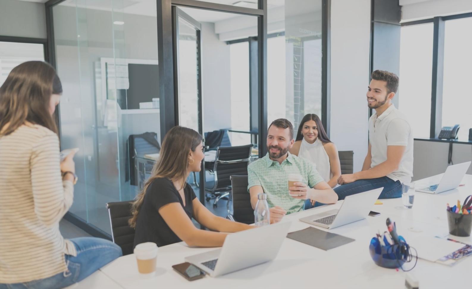 Équipe briantovex travaillant sur un projet de design web collaboratif